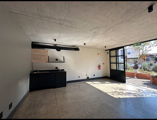 23M² OFFICE TO LET IN ROOIHUISKRAAL NORTH